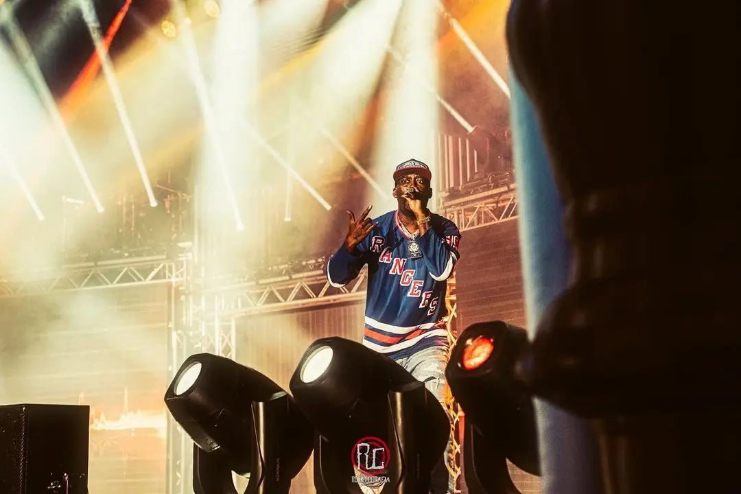 Tony Yayo rapping on stage